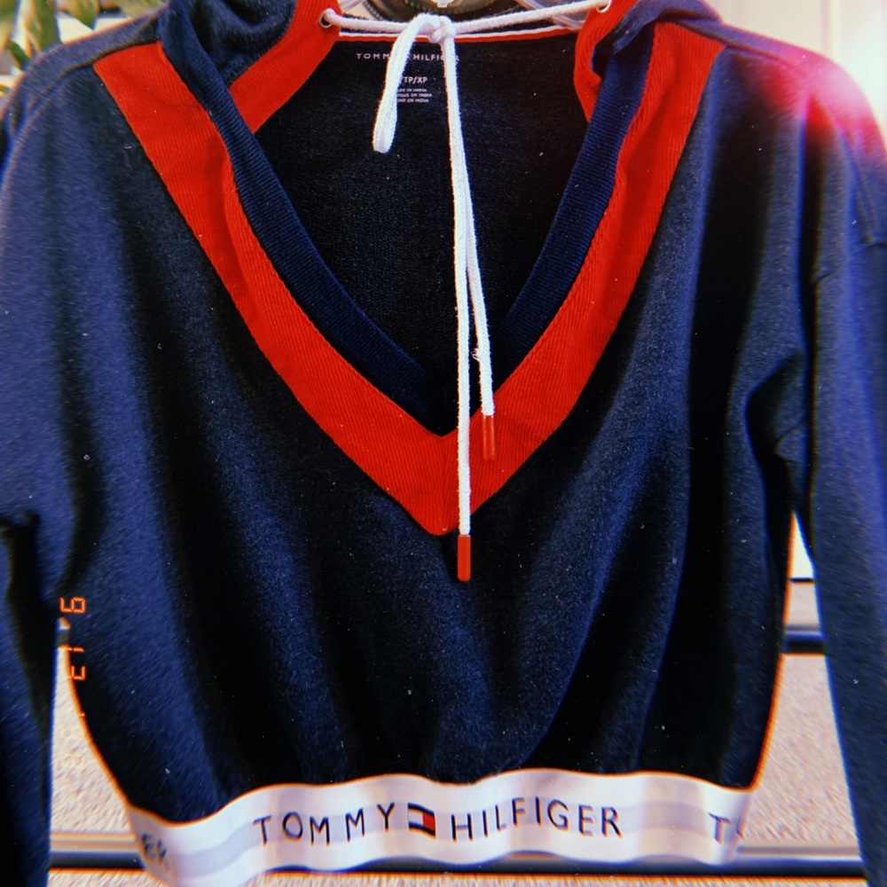 TOMMY HILFIGER cropped hoodie